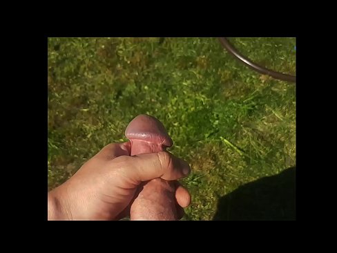 ❤️ Hot Hottie bekommt ihre rosa Pussy gefickt und spritzt in einem Sommergarten ab ❌ Porno bei uns