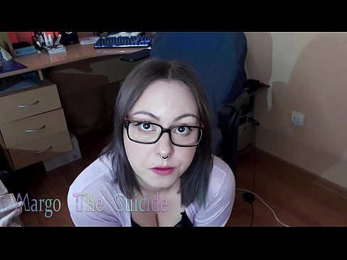 ❤️ Sexy Girl mit Brille saugt Dildo tief vor der Kamera ❌ Porno bei uns