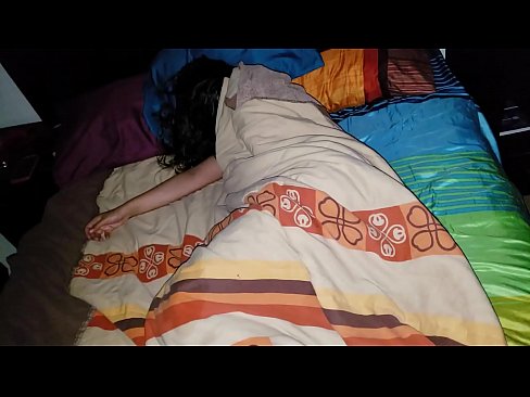 ❤️ Stiefsohn beschimpft seine junge Stiefmutter, während sie schläft. ❌ Porno bei uns