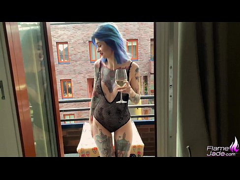 ❤️ Großartiges Mädchen lutscht mit einem Schluck und fickt leidenschaftlich unter freiem Himmel ❌ Porno bei uns